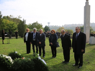 Nemzeti gyásznap a forradalmi emlékműnél - fotó: 