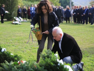 Nemzeti gyásznap a forradalmi emlékműnél - fotó: 