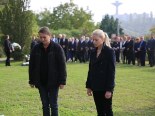 Nemzeti gyásznap a forradalmi emlékműnél - fotó: 