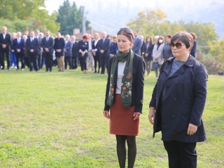 Nemzeti gyásznap a forradalmi emlékműnél - fotó: 