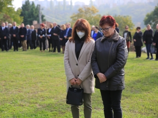 Nemzeti gyásznap a forradalmi emlékműnél - fotó: 