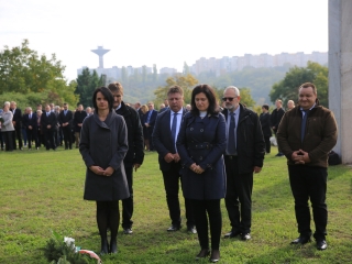 Nemzeti gyásznap a forradalmi emlékműnél - fotó: 