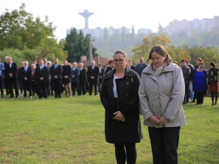 Nemzeti gyásznap a forradalmi emlékműnél - fotó: 
