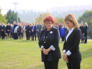 Nemzeti gyásznap a forradalmi emlékműnél - fotó: 