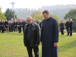 Nemzeti gyásznap a forradalmi emlékműnél - fotó: 