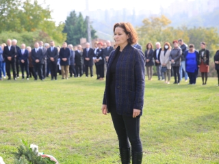 Nemzeti gyásznap a forradalmi emlékműnél - fotó: 