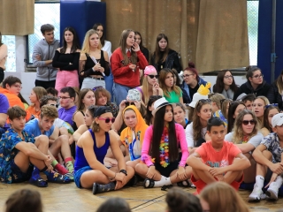 Gólyaavató kavalkádnak adott otthont a Rudas - fotó: 