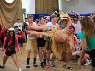 Gólyaavató kavalkádnak adott otthont a Rudas - fotó: 