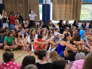 Gólyaavató kavalkádnak adott otthont a Rudas - fotó: 