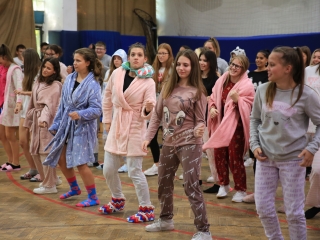 Gólyaavató kavalkádnak adott otthont a Rudas - fotó: 