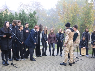 Megemlékezés a kopjafánál, ünnep a Bartókban - fotó: 