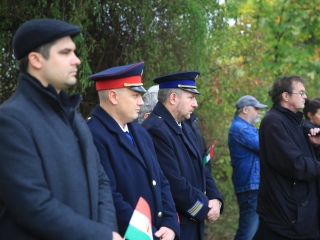 Megemlékezés a kopjafánál, ünnep a Bartókban - fotó: 