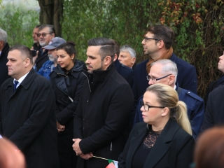 Megemlékezés a kopjafánál, ünnep a Bartókban - fotó: 