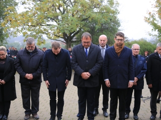 Megemlékezés a kopjafánál, ünnep a Bartókban - fotó: 