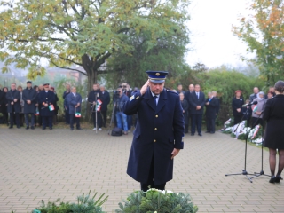 Megemlékezés a kopjafánál, ünnep a Bartókban - fotó: 