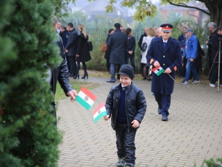 Megemlékezés a kopjafánál, ünnep a Bartókban - fotó: 