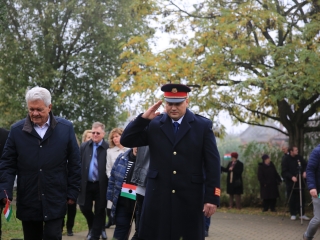 Megemlékezés a kopjafánál, ünnep a Bartókban - fotó: 
