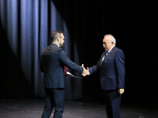 Megemlékezés a kopjafánál, ünnep a Bartókban - fotó: 