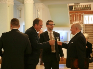 Megemlékezés a kopjafánál, ünnep a Bartókban - fotó: 