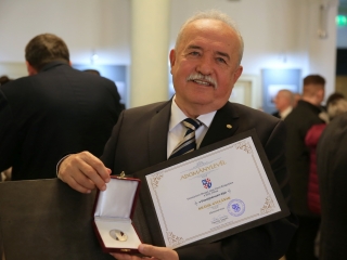 Megemlékezés a kopjafánál, ünnep a Bartókban - fotó: 