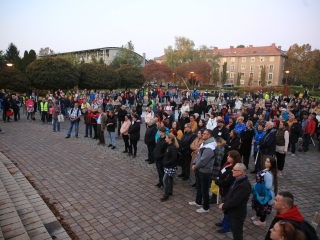Fáklyás és mécseses felvonulás a pedagógusainkért - fotó: 