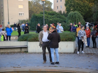 Fáklyás és mécseses felvonulás a pedagógusainkért - fotó: 