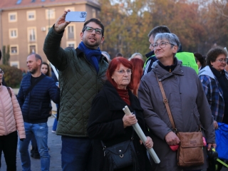 Fáklyás és mécseses felvonulás a pedagógusainkért - fotó: 