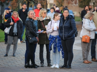 Fáklyás és mécseses felvonulás a pedagógusainkért - fotó: 