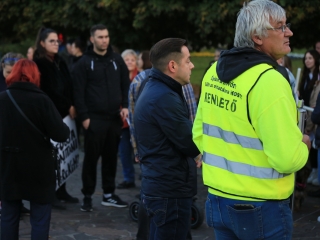 Fáklyás és mécseses felvonulás a pedagógusainkért - fotó: 