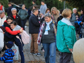 Fáklyás és mécseses felvonulás a pedagógusainkért - fotó: 