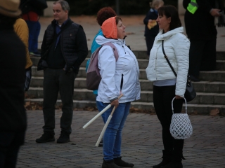 Fáklyás és mécseses felvonulás a pedagógusainkért - fotó: 