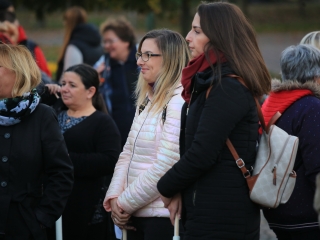 Fáklyás és mécseses felvonulás a pedagógusainkért - fotó: 