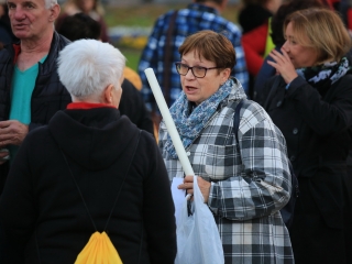 Fáklyás és mécseses felvonulás a pedagógusainkért - fotó: 