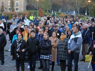 Fáklyás és mécseses felvonulás a pedagógusainkért - fotó: 