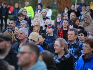 Fáklyás és mécseses felvonulás a pedagógusainkért - fotó: 