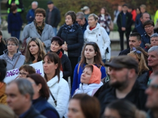 Fáklyás és mécseses felvonulás a pedagógusainkért - fotó: 