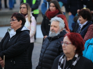 Fáklyás és mécseses felvonulás a pedagógusainkért - fotó: 