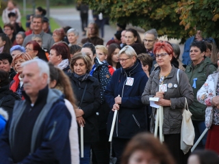 Fáklyás és mécseses felvonulás a pedagógusainkért - fotó: 