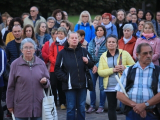 Fáklyás és mécseses felvonulás a pedagógusainkért - fotó: 