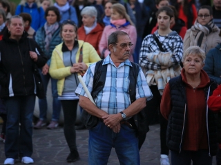 Fáklyás és mécseses felvonulás a pedagógusainkért - fotó: 