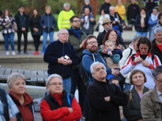 Fáklyás és mécseses felvonulás a pedagógusainkért - fotó: 