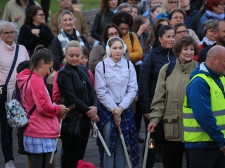 Fáklyás és mécseses felvonulás a pedagógusainkért - fotó: 