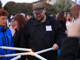 Fáklyás és mécseses felvonulás a pedagógusainkért - fotó: 