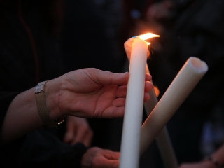 Fáklyás és mécseses felvonulás a pedagógusainkért - fotó: 