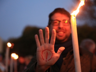 Fáklyás és mécseses felvonulás a pedagógusainkért - fotó: 