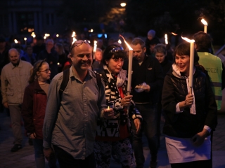 Fáklyás és mécseses felvonulás a pedagógusainkért - fotó: 