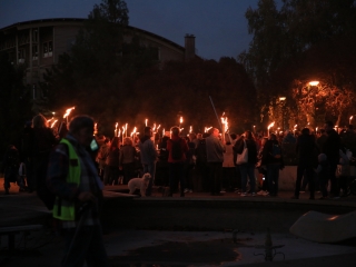 Fáklyás és mécseses felvonulás a pedagógusainkért - fotó: 