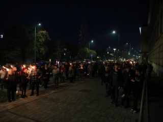 Fáklyás és mécseses felvonulás a pedagógusainkért - fotó: 