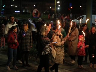 Fáklyás és mécseses felvonulás a pedagógusainkért - fotó: 