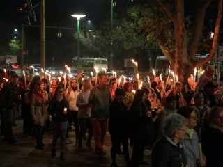 Fáklyás és mécseses felvonulás a pedagógusainkért - fotó: 